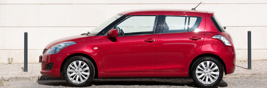 Das Bild zeigt ein Fahrzeug der Marke suzuki